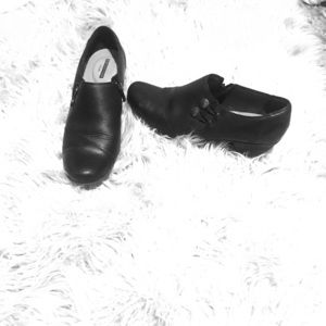 Clark’s collection black button shoes comfort